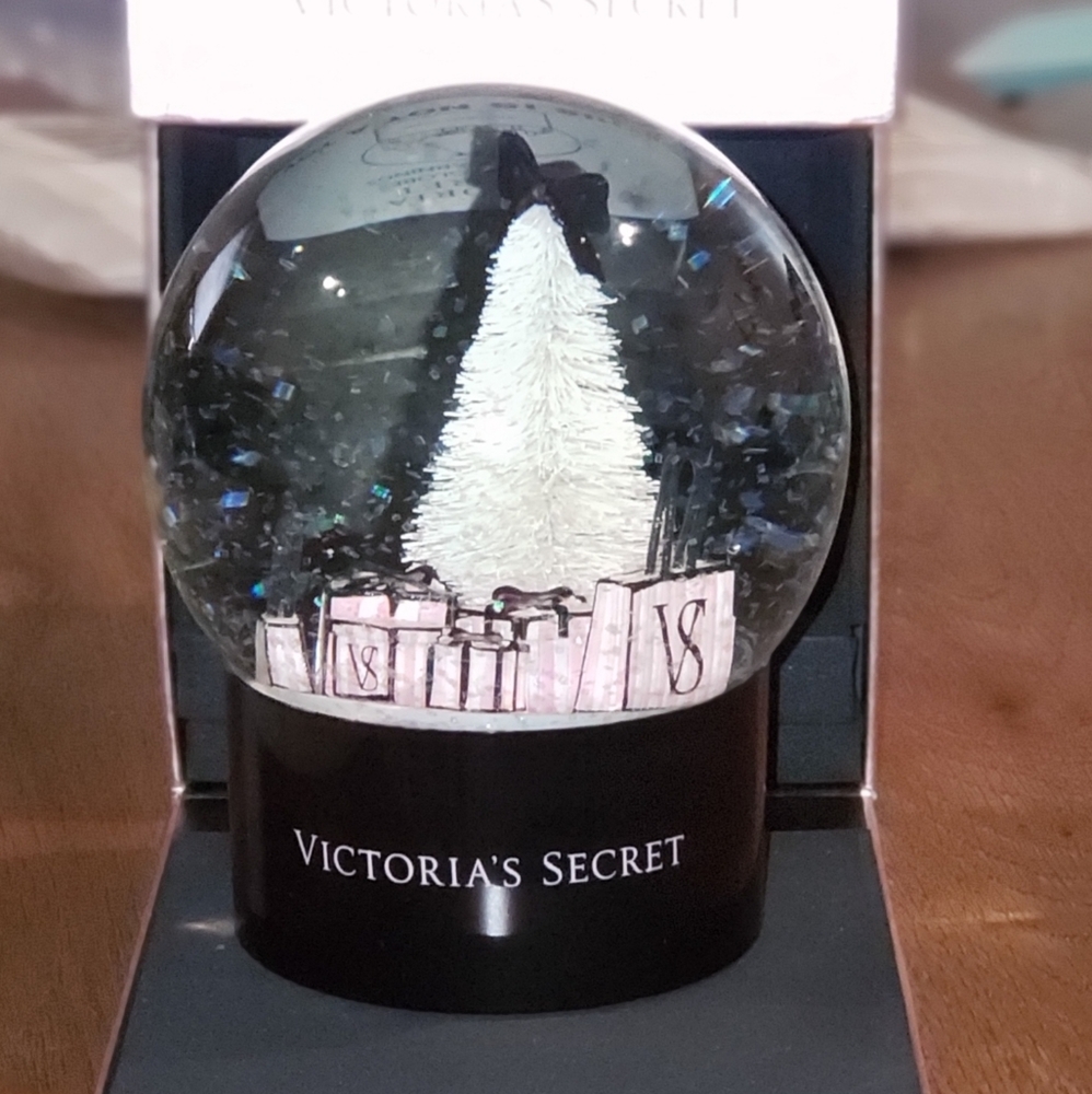 Victoria Secret 2019 Snow Globe